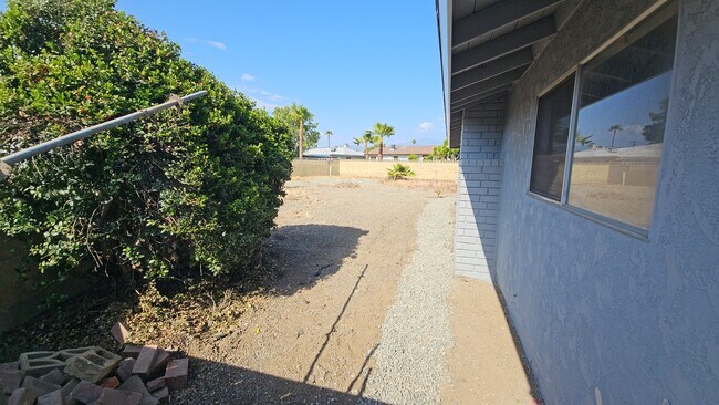 Building Photo - 690 Montebello Pl