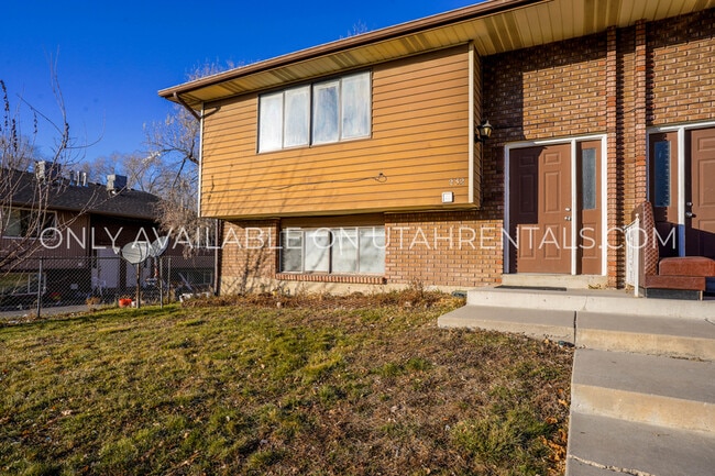 Building Photo - 230 W Foxbridge Dr