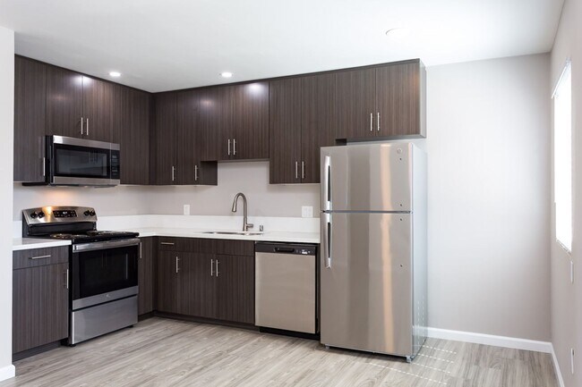 Building Photo - COMING SOON OCTOBER 10th!!! Renovated 2x2 ...