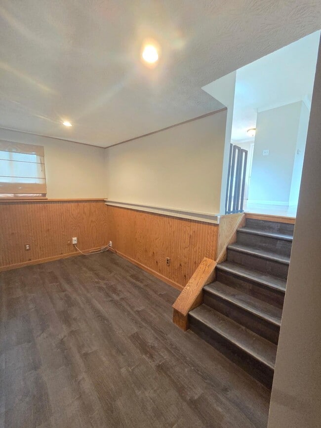 Building Photo - 5225 Wolf Run Dr