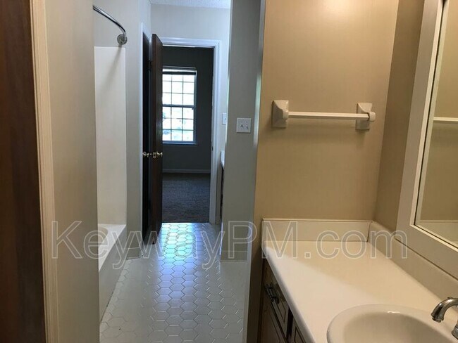 Building Photo - 2412 Deodara Dr