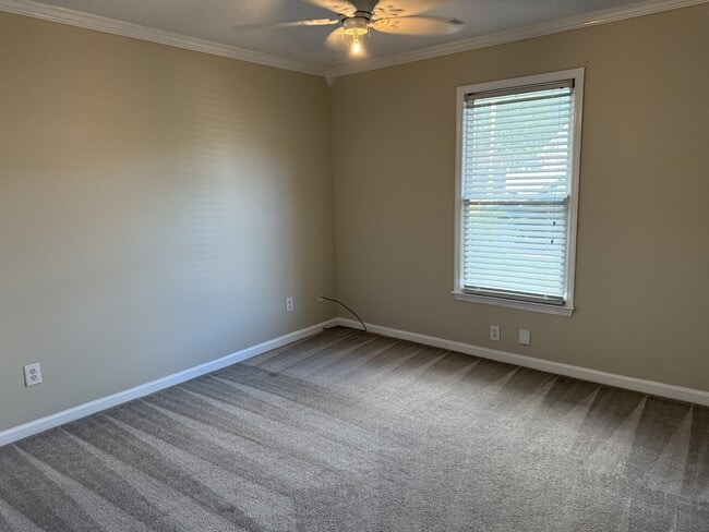 Building Photo - 317 Woodridge Dr SW