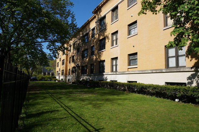 Primary Photo - 2453 N Orchard St