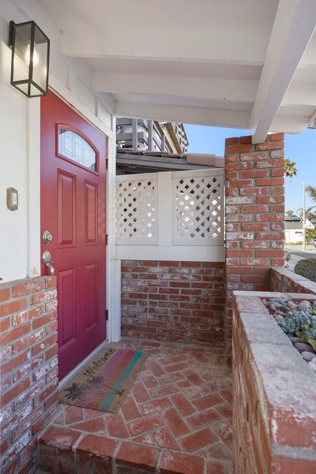Building Photo - Ventura | Pierpont | 4 Bedroom + 3 Bathroom