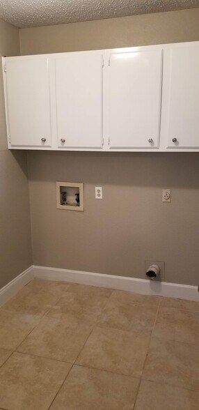 Building Photo - 5618 Crater Lake Dr