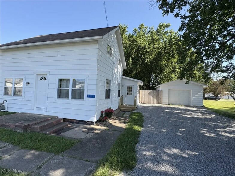 Building Photo - 9513 Edison St NE