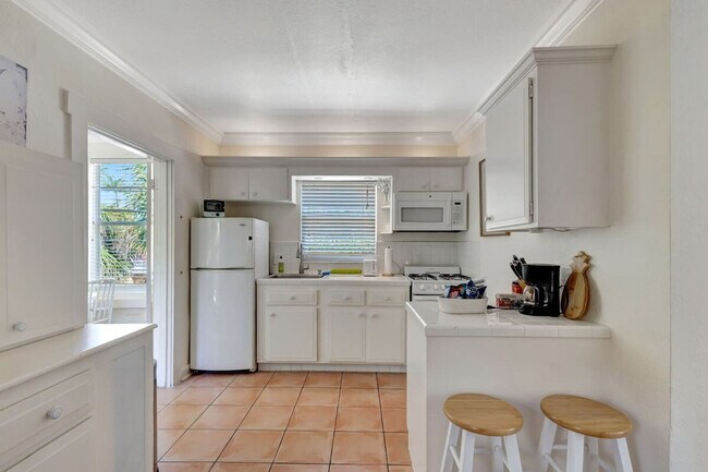 Building Photo - 521 28th St