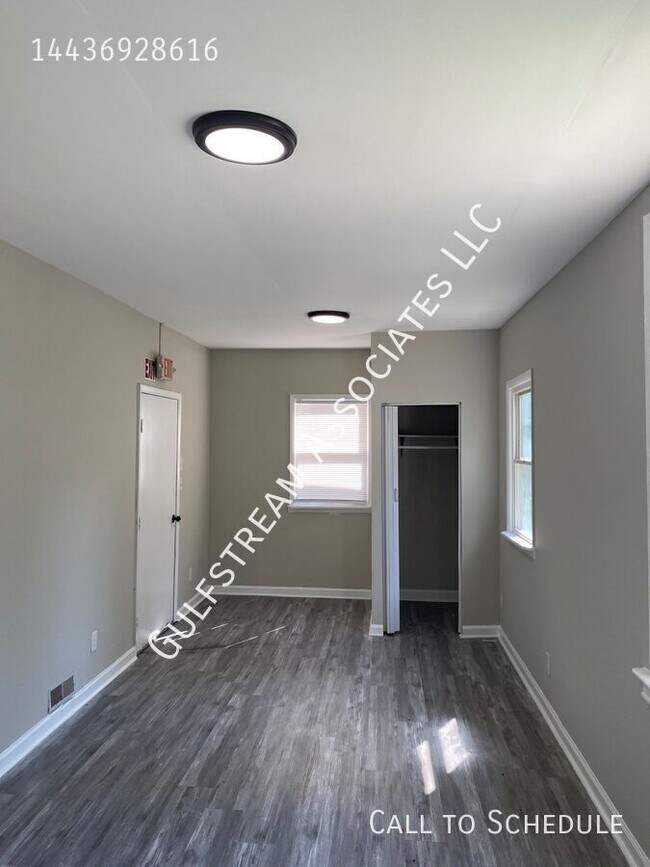 Building Photo - 3922 Fairview Ave