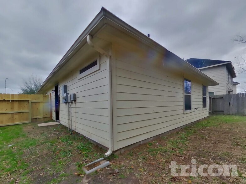 Building Photo - 21419 Palma Grove Way