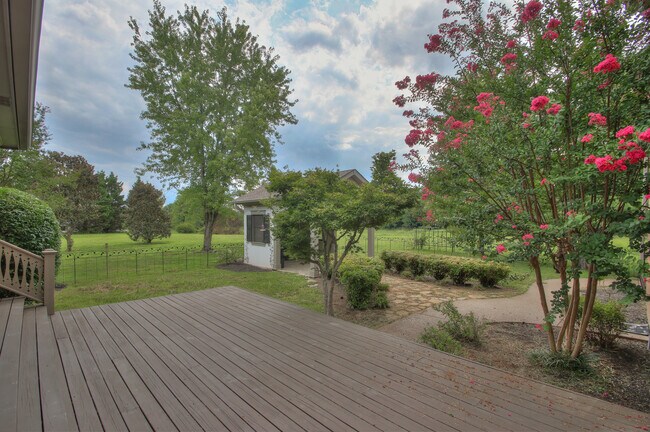 Building Photo - 4335 N Chapel Rd