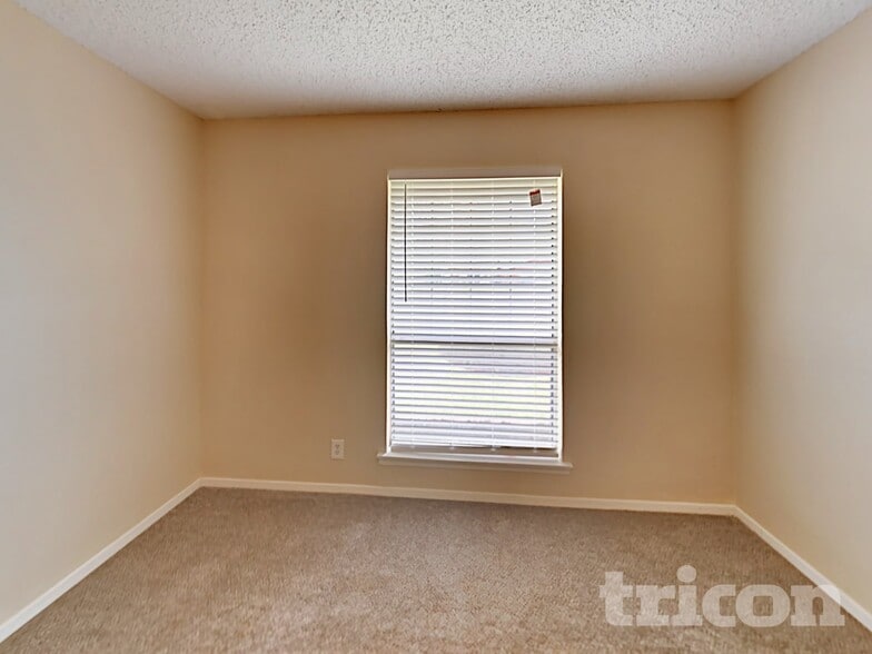 Building Photo - 4909 Tiffany Ln