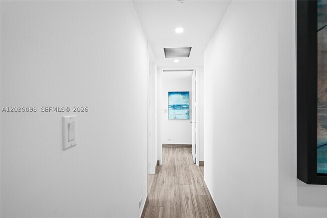 Building Photo - 5055 Collins Ave