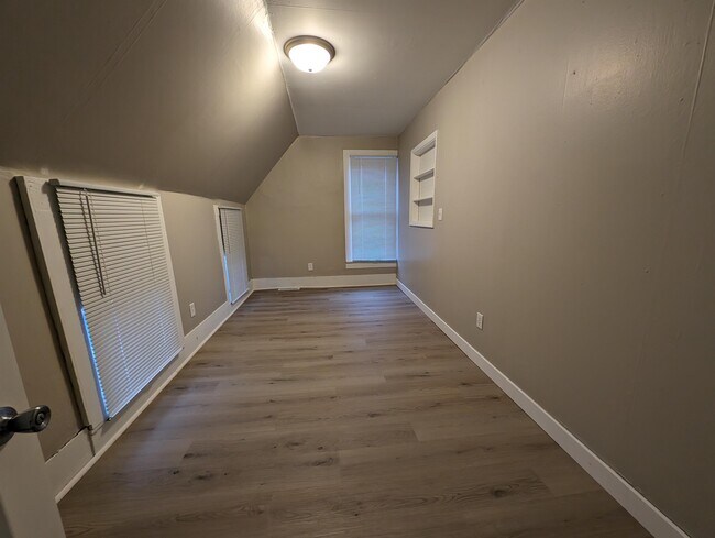 Building Photo - 301 6th Ave SW