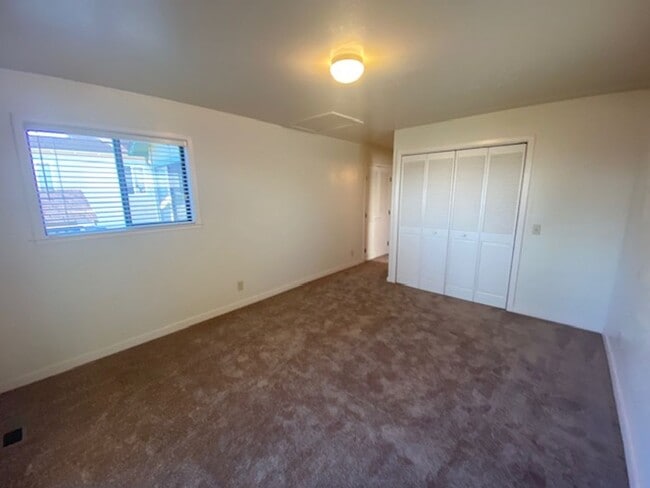 Building Photo - Cozy Monterey Home!