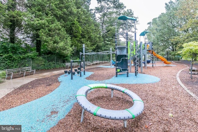 Building Photo - 2911 S Woodstock St