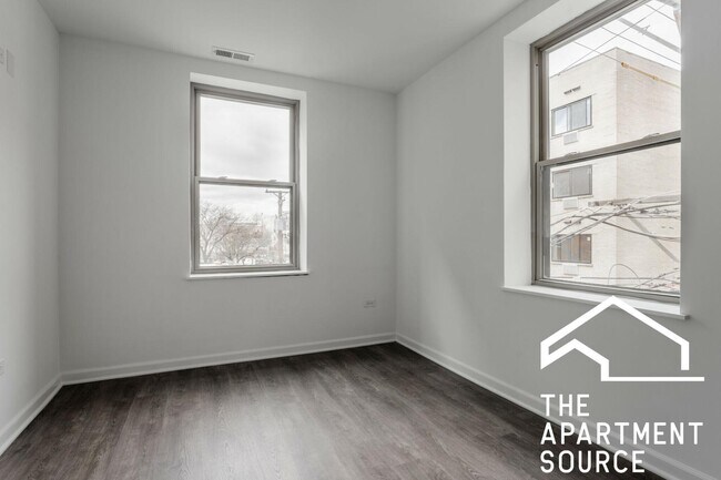 Building Photo - 940 W Winona St