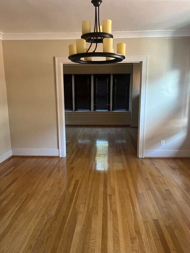 Dining Room - 1025 Maryland St