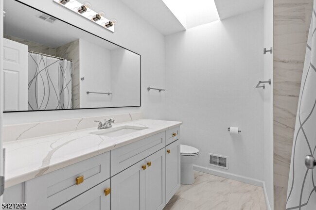 Building Photo - 8 Canada Goose Dr