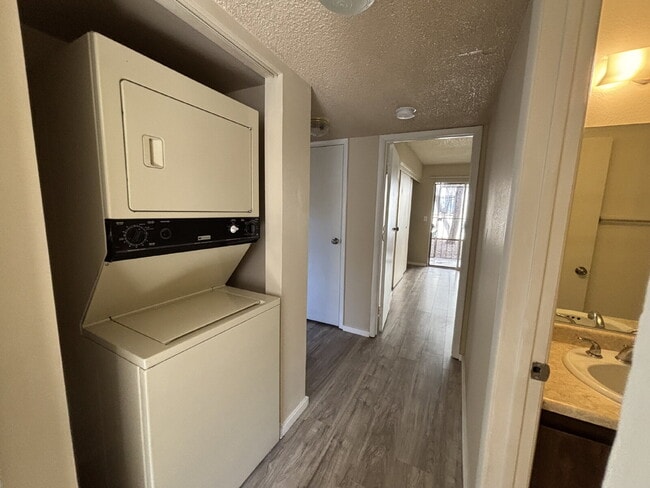 Building Photo - First Floor 2-bed, 2-bath, no carpet here!