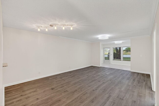 Building Photo - 26 Abbey Ln