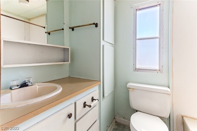 Master Bathroom - 1240 S Comstock Cir W