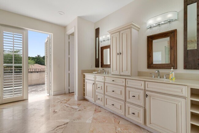 Building Photo - 6301 SW 58th Ct