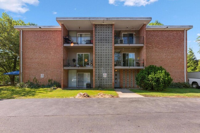 Interior Photo - 42ND FLATS