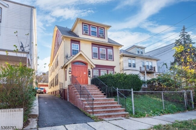 Primary Photo - 34 Cedar Ave
