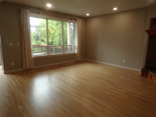Building Photo - 10630 SW Kable St