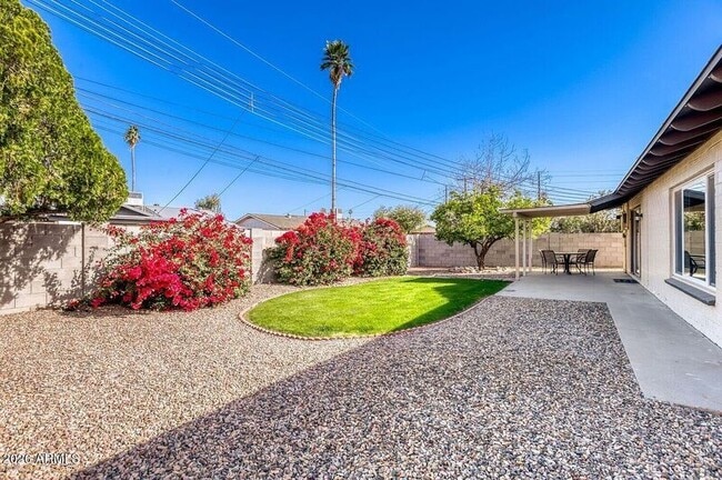 Building Photo - 8640 E Wilshire Dr