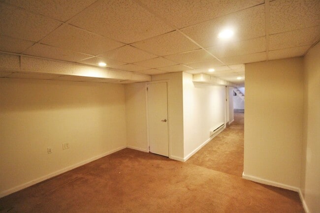 Building Photo - 2026/2027 JHU Off-campus housing for 2019 5bd/2ba w/ W/D! Available 6/9/26!