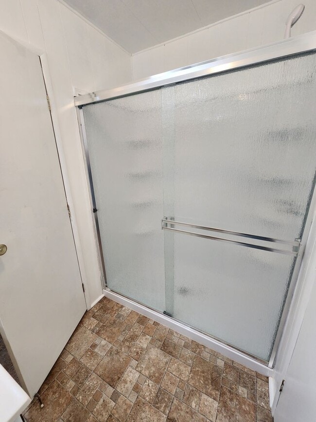 Building Photo - Adorable Retro Chic Home