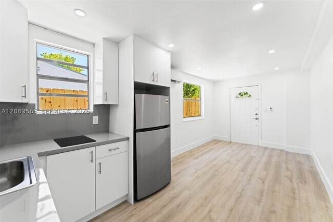 Building Photo - 3155 SW 27th St