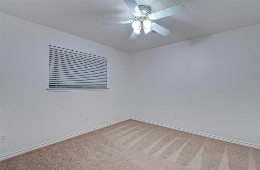 Nice size bedrooms - 84 Woodhaven Wood Dr