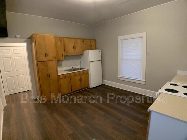 Building Photo - 427 Meller St