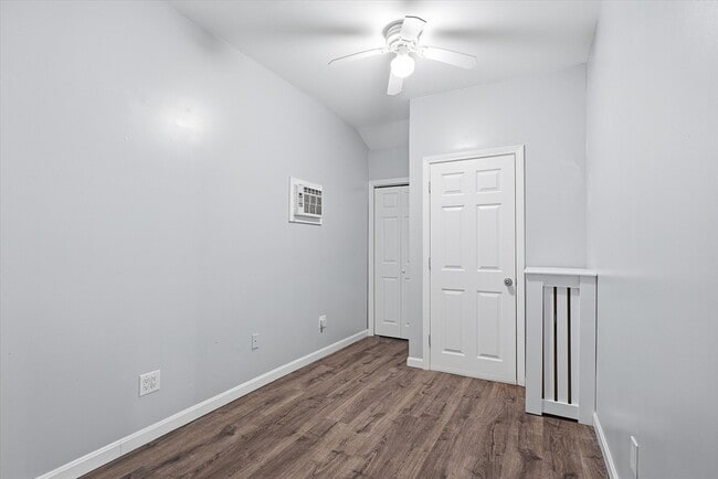 Building Photo - 156 N Broadway