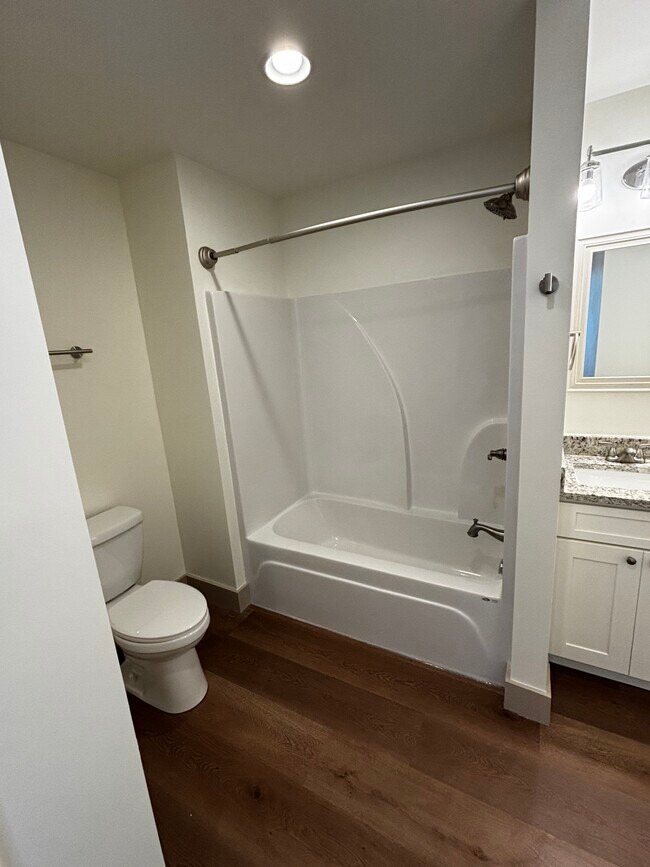 Master Bathroom - 2335 Ford Rd