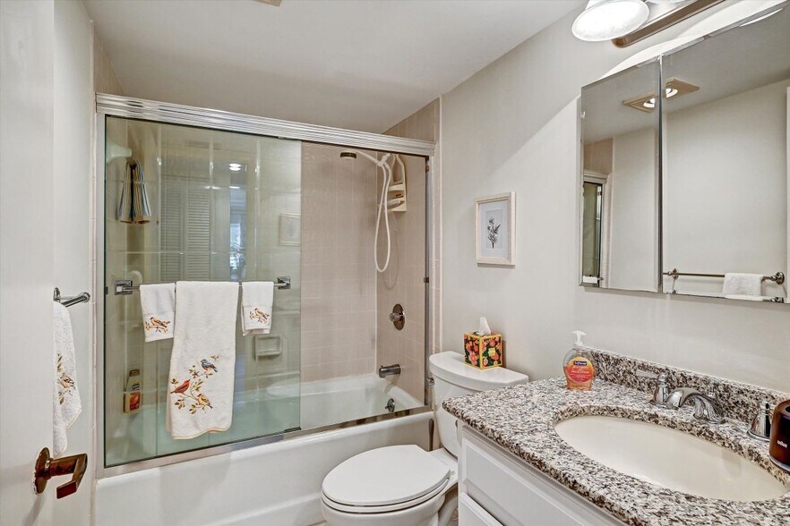 Building Photo - 4821 S Landings Dr