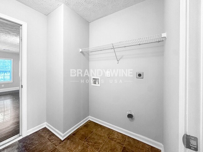 Building Photo - 2033 Lake Paradise Rd