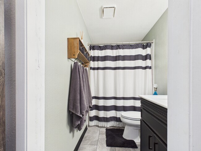 Building Photo - 313 N Oklahoma St