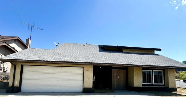 Building Photo - 1696 Pepper Dr