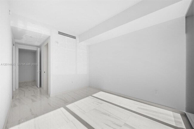Building Photo - 300 Biscayne Blvd Way