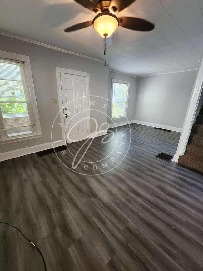 Building Photo - "Charming 2 possible 3-Bedroom Home on Uta...