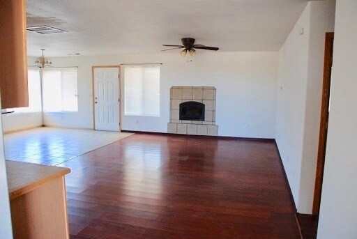 Building Photo - 3 Bedroom Home, garage, fenced yard.