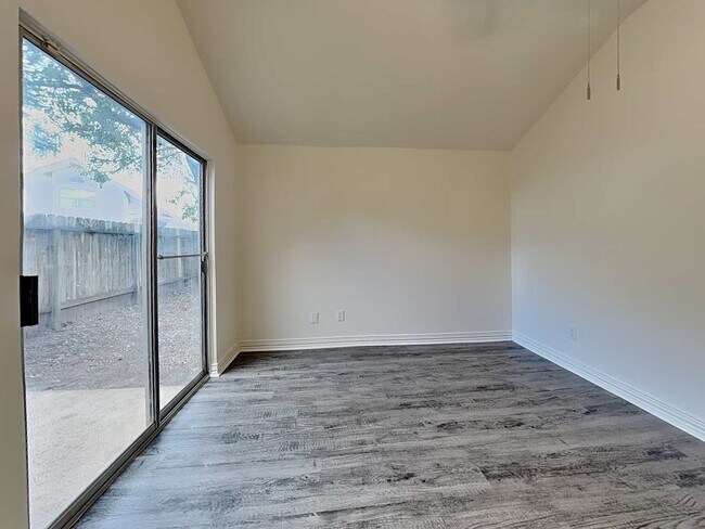 Building Photo - 9167 Golden Sunshine Dr