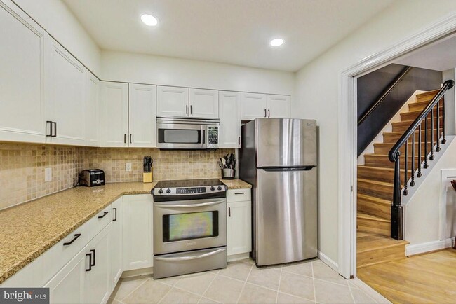 Building Photo - 4814 Hampden Ln