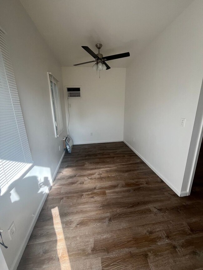 Building Photo - 4036-4040 Velma Ave