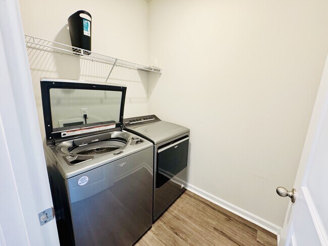 Building Photo - 1805 Castlebay Dr