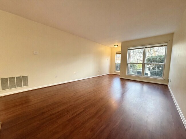 Building Photo - 306 Pimlico Way