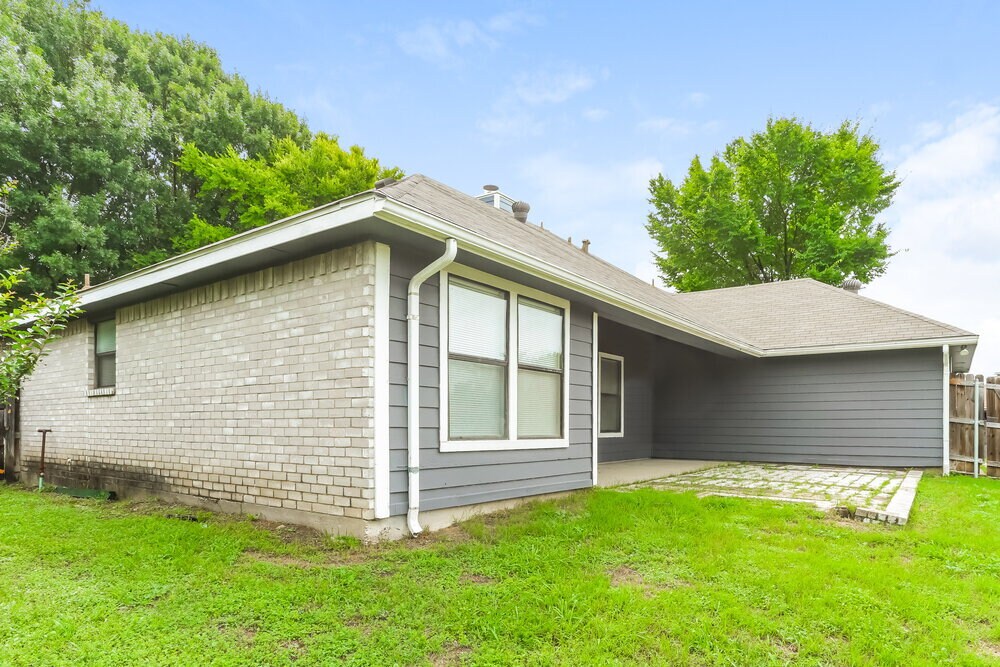 Building Photo - 2221 Collier Ct